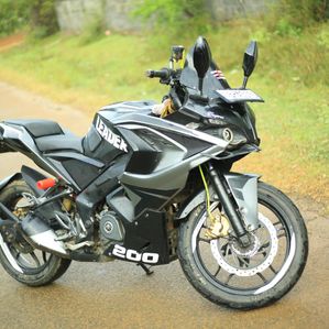 Bajaj Pulsar RS200 2018 - Image 2