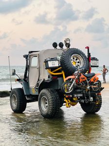 Mitsubishi 4DR 5 JEEP 1978