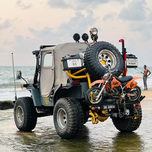 Mitsubishi 4DR 5 JEEP 1978 - Image 2