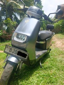 Yadea E8S 2023