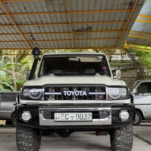Toyota Land Cruiser Prado 1988 - Image 2