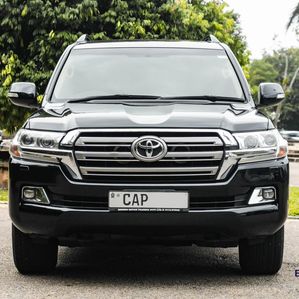 Toyota Land Cruiser Sahara VX V8 DIESEL 2016 - Image 3