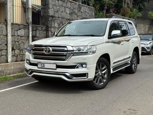 Toyota Land Cruiser Sahara VX V8 Palathsaba 2013
