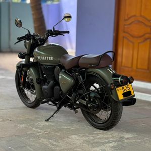 Royal Enfield Classic 350 2023 - Image 2