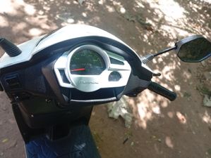 Mahindra Gusto 2017