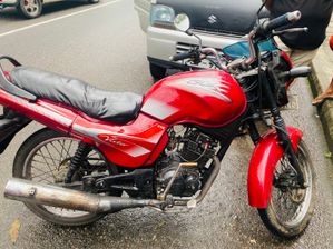 TVS Victor 2005