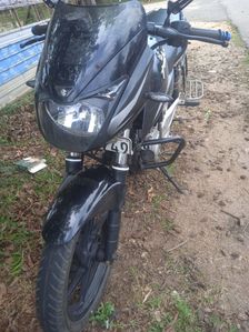 Bajaj Pulsar 180 2011