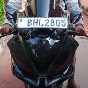 Yamaha R15 2018 - Image 2