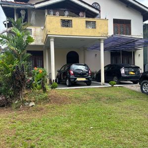 Land with commercial building for sale in Kadawatha Mahara Junction - Image 2