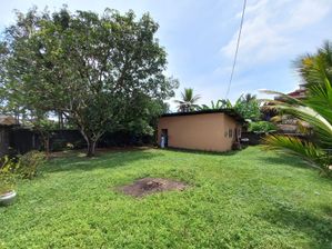 Nugegoda : 16 Perches High Commercial Land for Sale in Mirihana