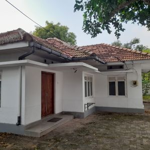 20 Perches Land with House for sale Katubedda (Lakshapathiy) Moratuwa - Image 2