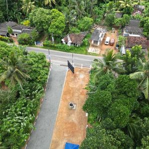 බස් පාරට මුහුණලා අගනා බිම්කොටස් - Image 3